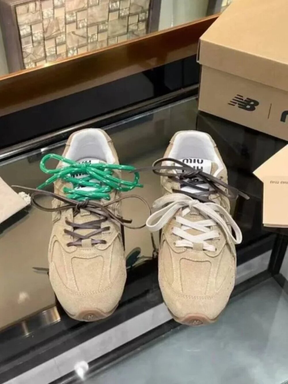 Balance x Miu Miu 530 Sneakers - Picture 2 of 9